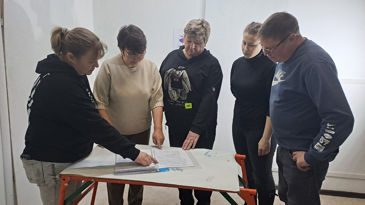 Продолжается работа основной группы участников на площадке по компетенции «Малярные и декоративные работы».