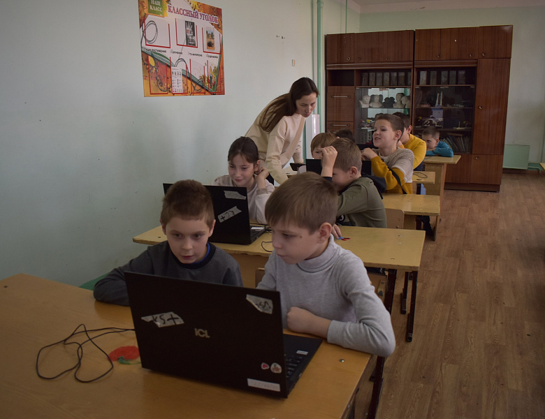 "Умные каникулы" с обучающимися МБОУ "СОШ №7" г.Алатырь ЧР: Дети покоряют технологии! 