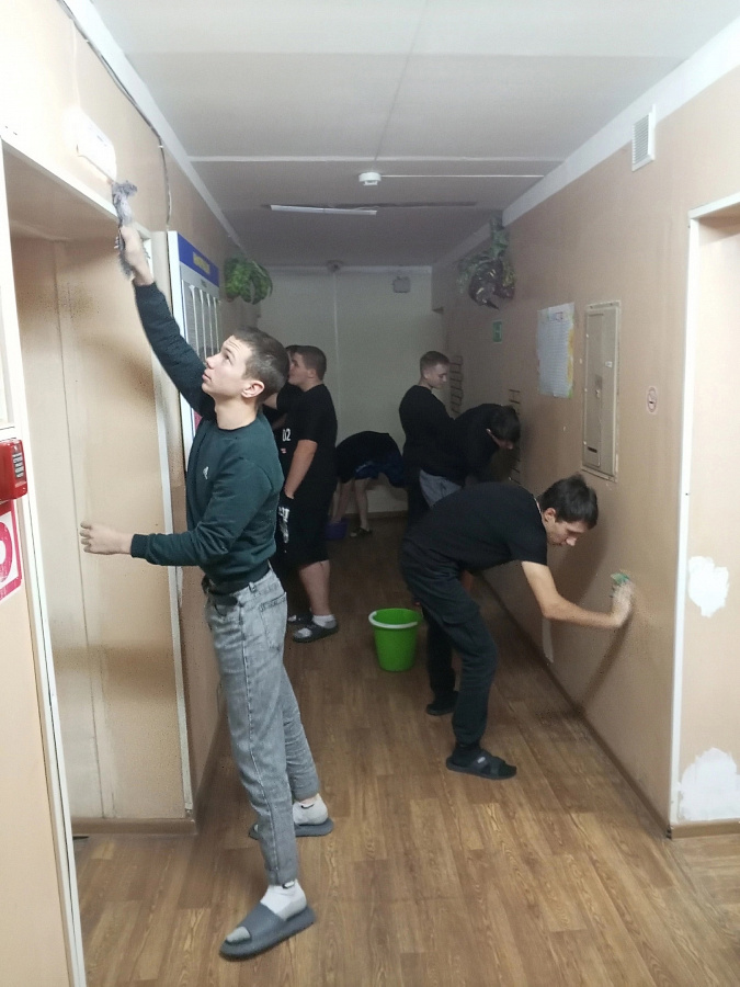 День матери в общежитии: когда мужчины берут инициативу в свои руки