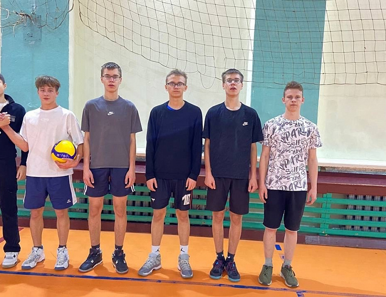 Товарищеская встреча по волейболу между студентами колледжа и СОШ 2