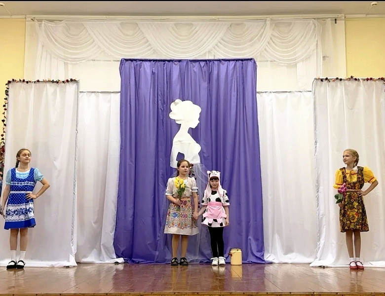 Праздничный показ, посвящённый Дню Матери