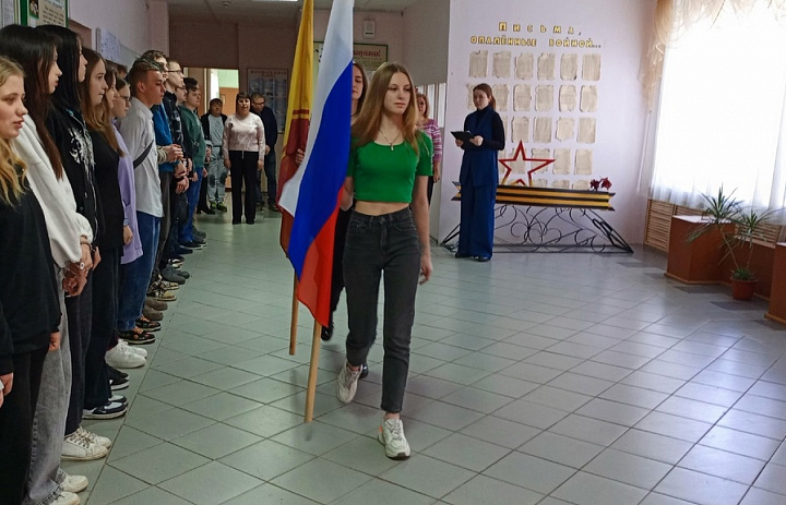 Вынос флагов 17 марта