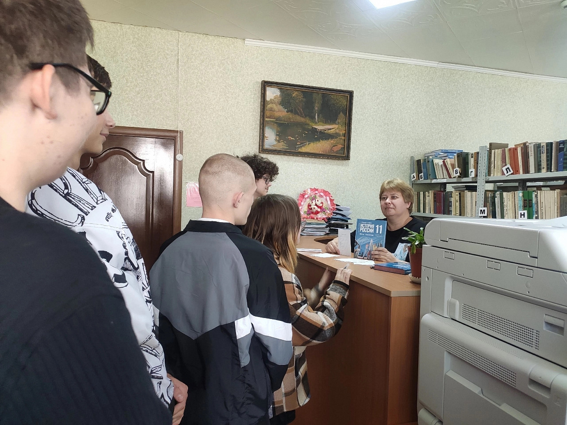 Первокурсники открывают для себя библиотеку
