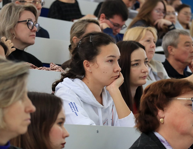 В рамках «Открытого диалога» обсудили киберугрозы и финансовые ловушки современности