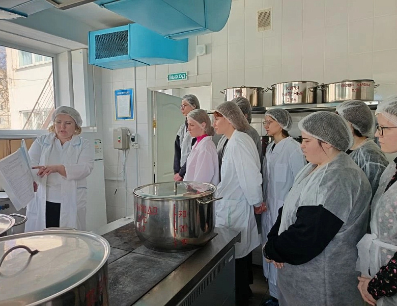 Будущие повара знакомятся с профессией на практике!