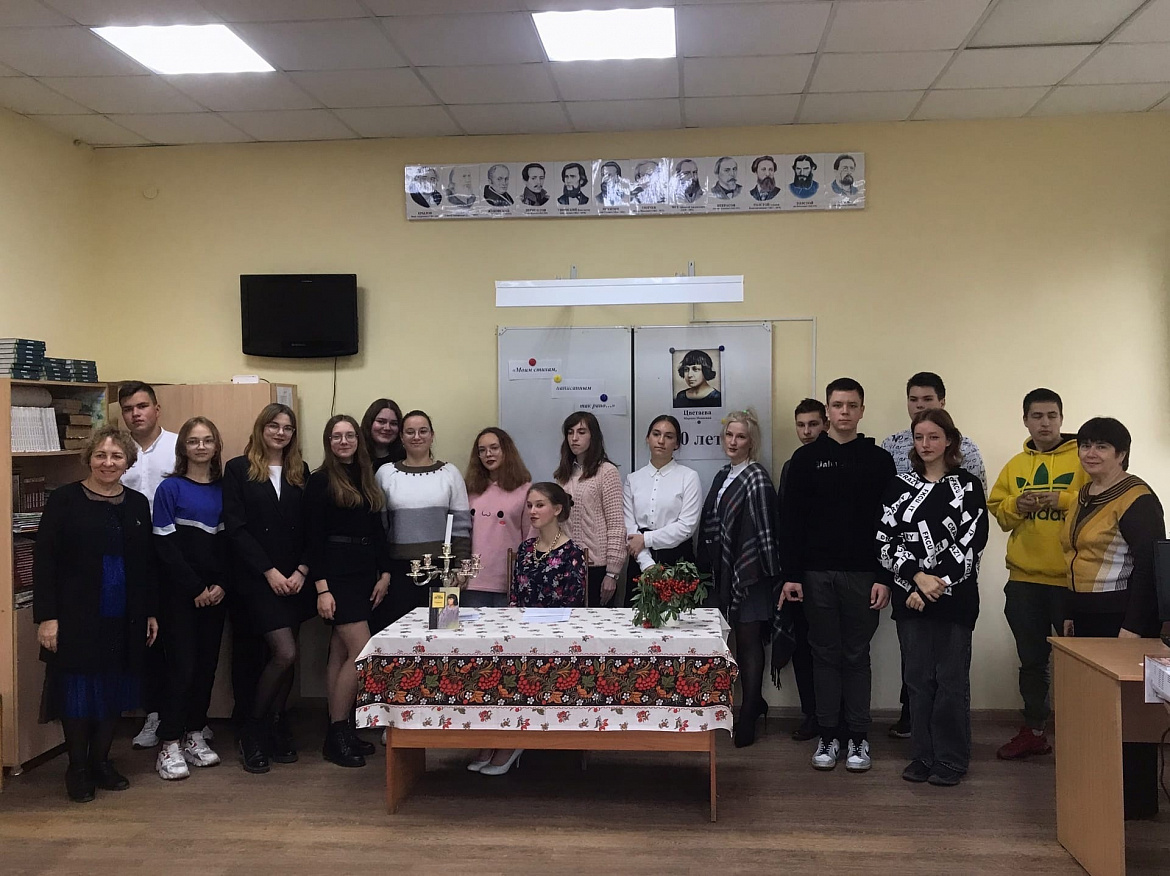 «Моим стихам, написанным так рано…»