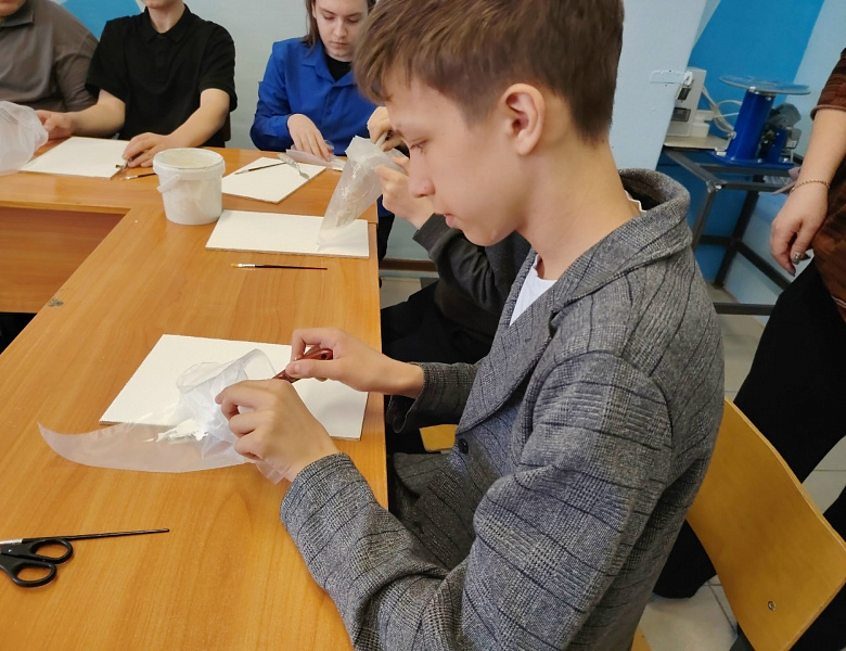  Мастер-класс «Каменный цветок: секреты декоративной живописи»
