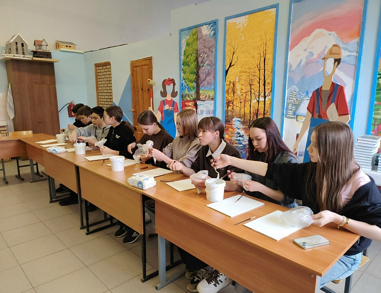  Мастер-класс «Каменный цветок: секреты декоративной живописи»
